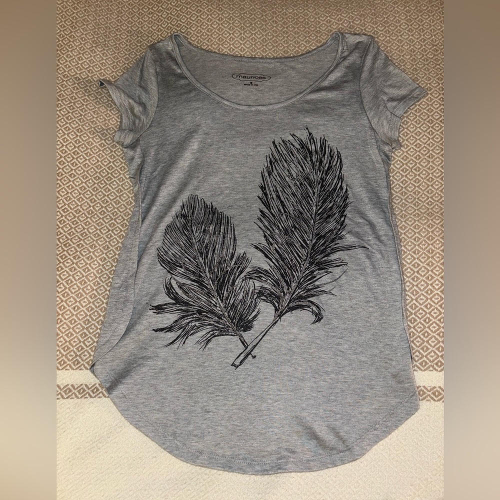 Maurice’s Grey Feather Detail Bead Embellishments T-Shirt Size Small